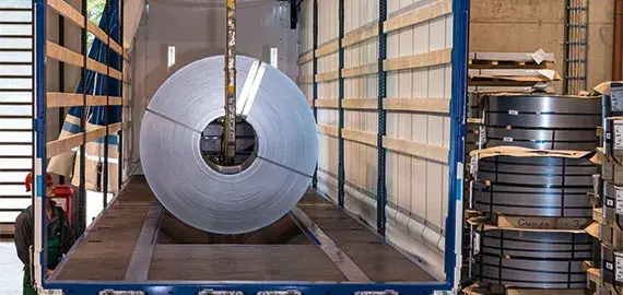 Naczepa coilmulda: Klucz do bezpiecznego transportu stali?