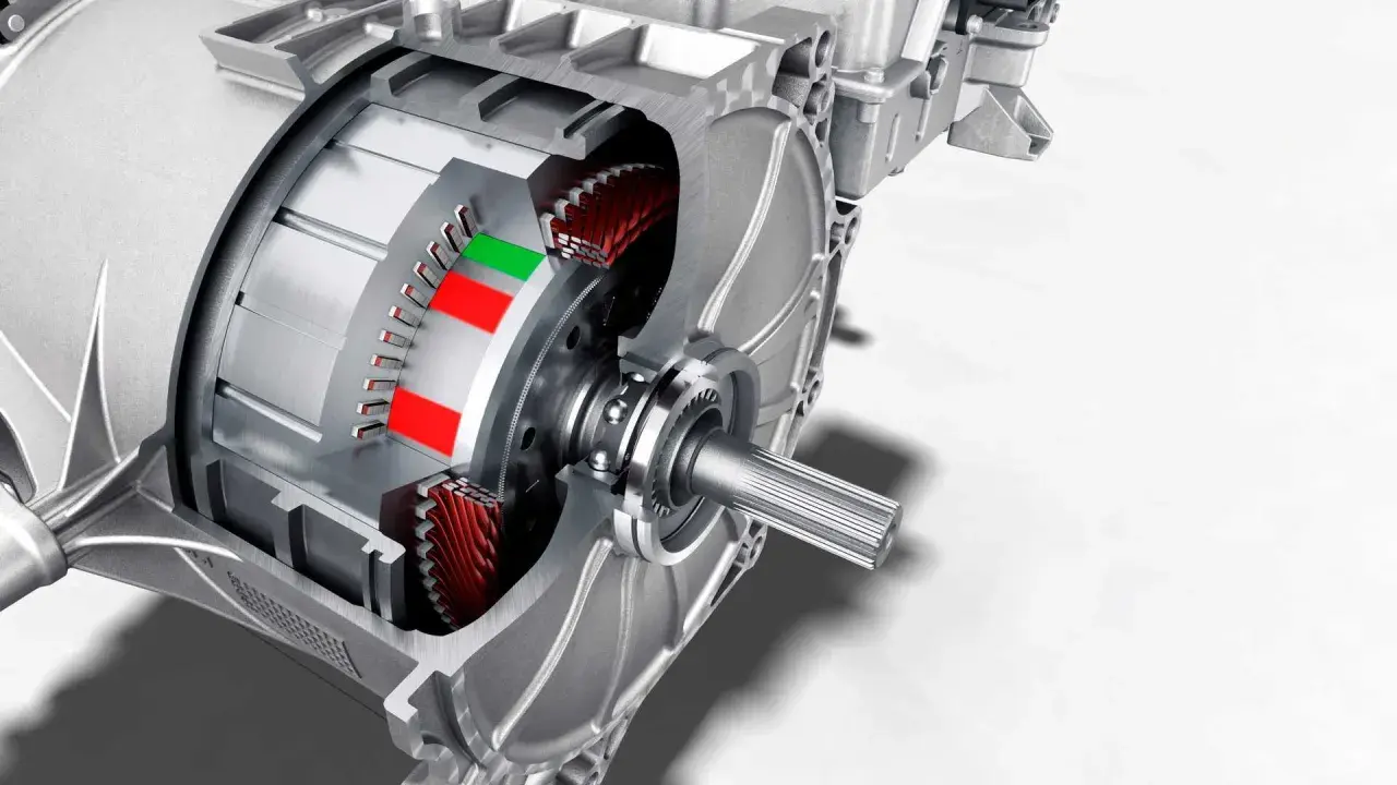 Sezione di motori elettrici per auto, mostrando rotore, statore e ingranaggi.