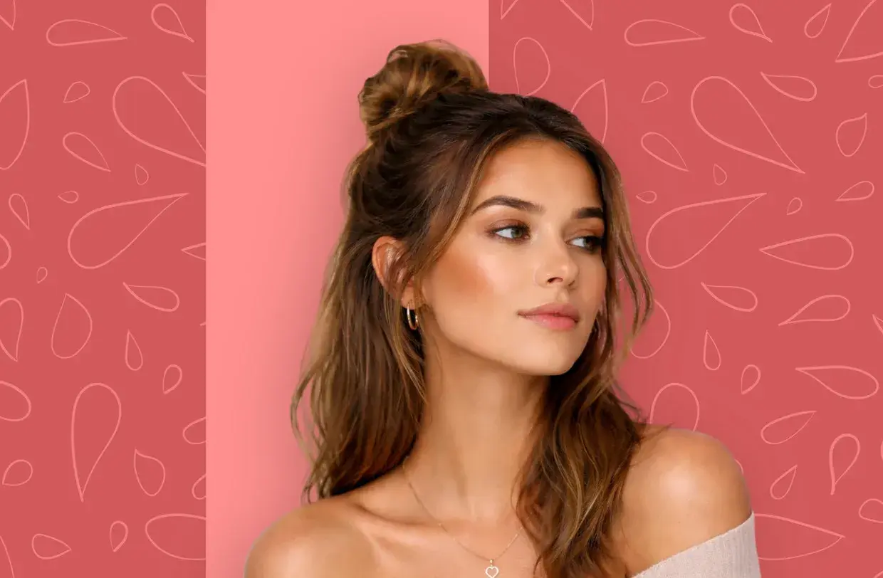 Donna con capelli raccolti in uno chignon alto, trucco che evidenzia gli zigomi: ecco che cos'è il contouring.