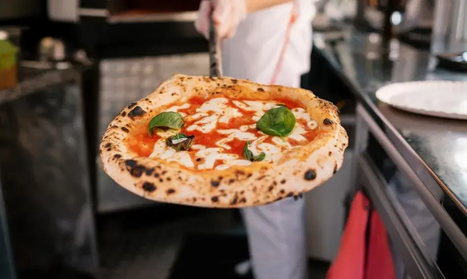 Ile kosztuje pizza? Sprawdź ceny i najlepsze oferty w restauracjach