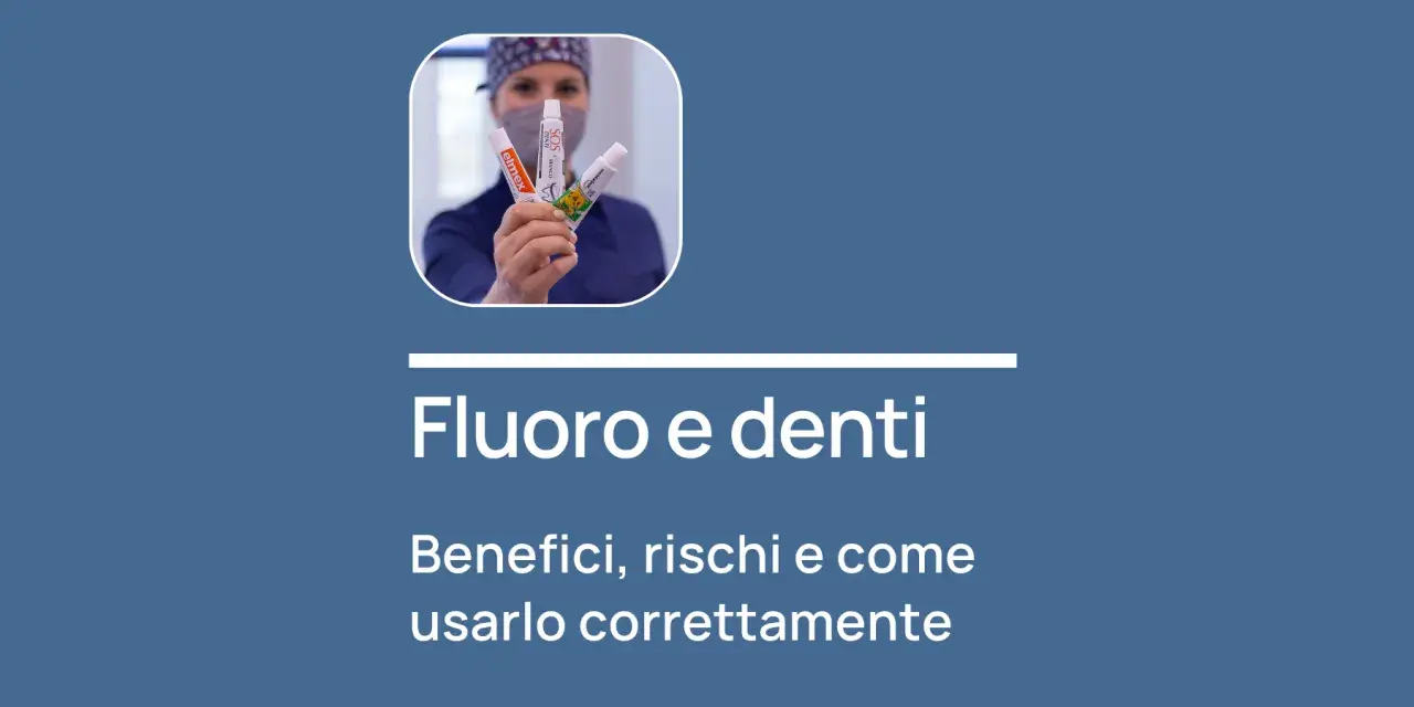 Dentista mostra tubetti di dentifricio, evidenziando l'importanza del fluoro per la salute dei denti e come usarlo correttamente.