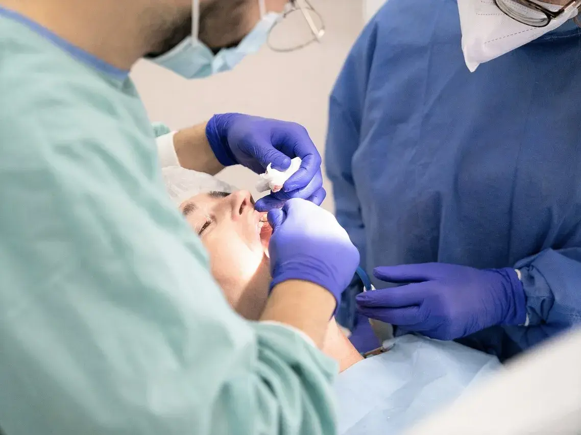 Asystentka stomatologiczna to zawód medyczny? Nowa ustawa i zmiany