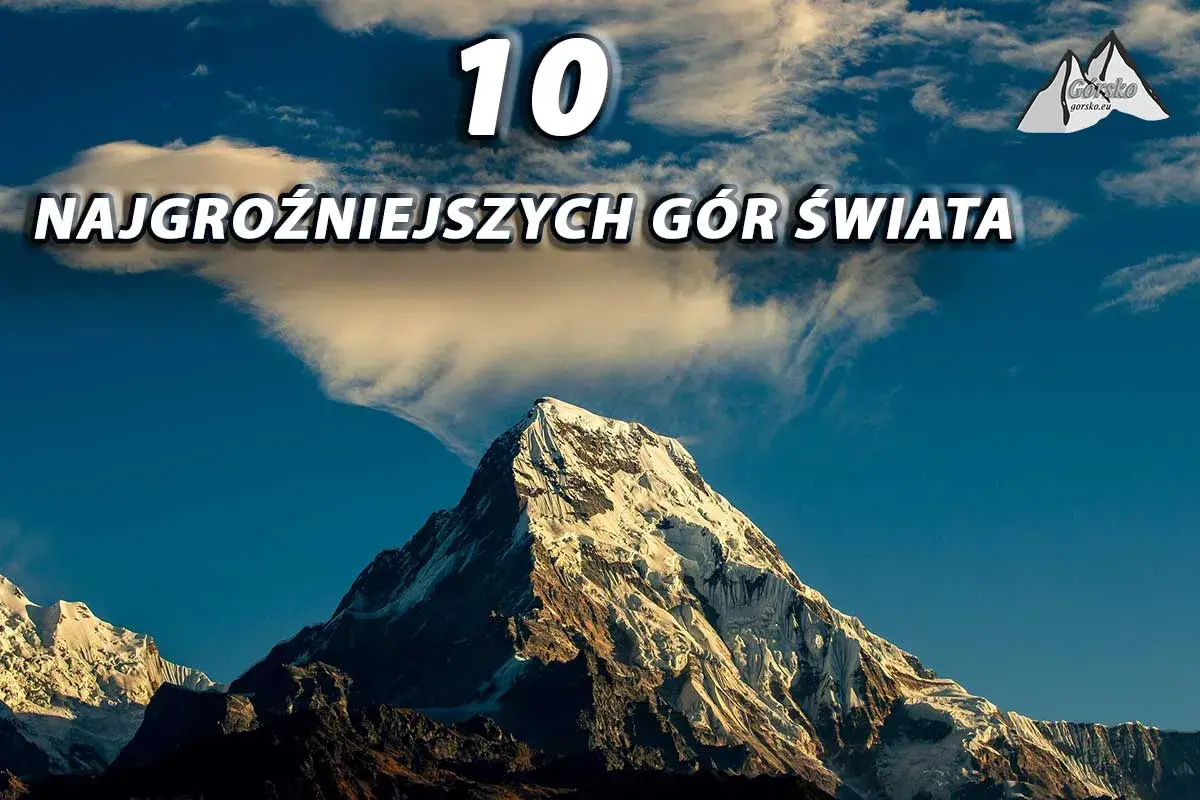Majestatyczne, ośnieżone szczyty górskie na tle błękitnego nieba z chmurami. Tytuł "10 Najgroźniejszych Gór Świata" sugeruje, że to jedne z najwyższych i najbardziej niebezpiecznych gór na świecie.