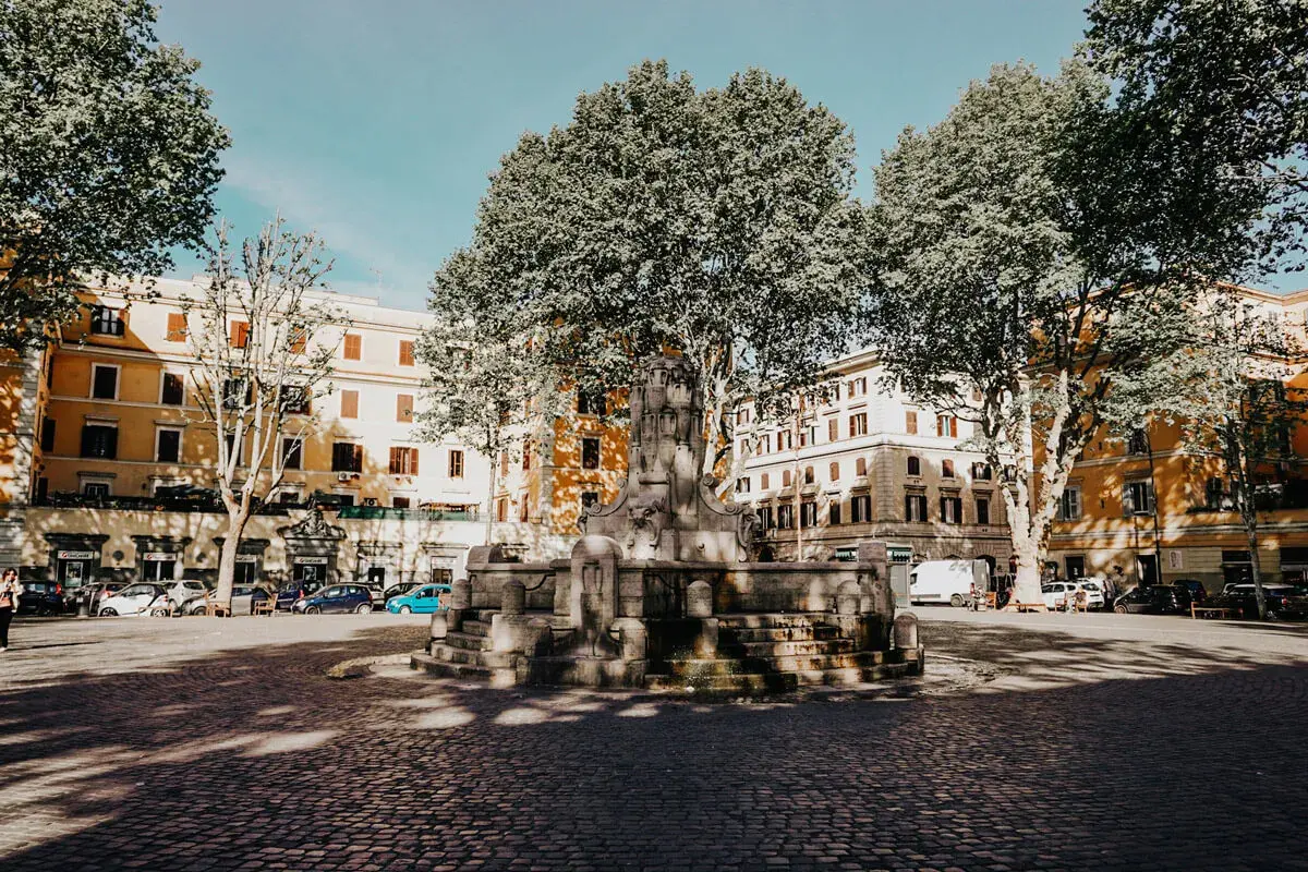 Fontana di Testaccio, un luogo da scoprire tra i palazzi gialli e gli alberi secolari. Ecco cosa vedere a Testaccio.
