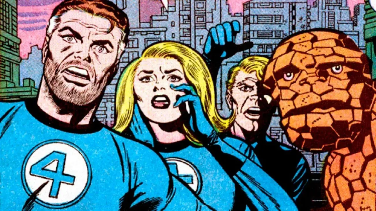 Los 4 Fantásticos, con expresiones de sorpresa, se preparan para la acción. Reed Richards, Sue Storm, la Antorcha Humana y La Mole, unidos en su misión.