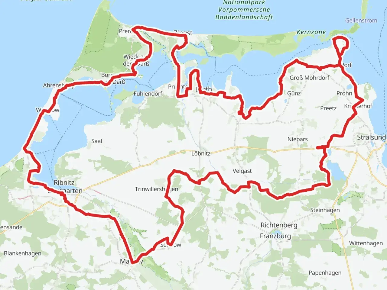 Mapa z zaznaczonymi trasami rowerowymi w Niemczech, wiodącymi przez malownicze tereny nadbałtyckie, w tym Park Narodowy Vorpommersche Boddenlandschaft.