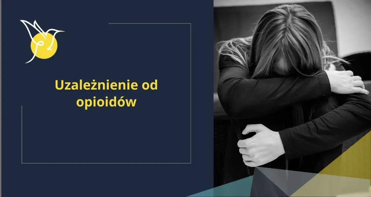 Czarno-białe zdjęcie osoby obejmującej się, z tekstem "Uzależnienie od opioidów" na ciemnym tle.