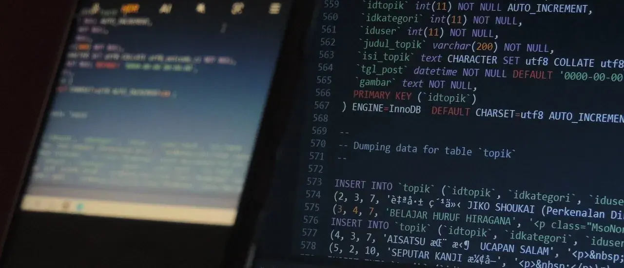 Kod SQL z danymi do bazy danych, prawdopodobnie w środowisku sql server 2022 express. Widać fragmenty z nazwami kolumn i danymi.