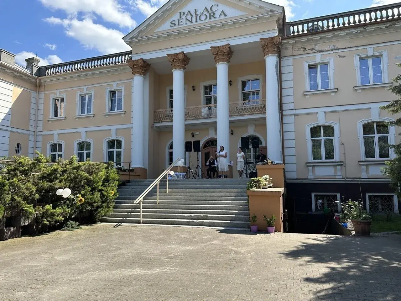 Pałac Seniora Przyjaźń: Decyzja o opiece co musisz wiedzieć?