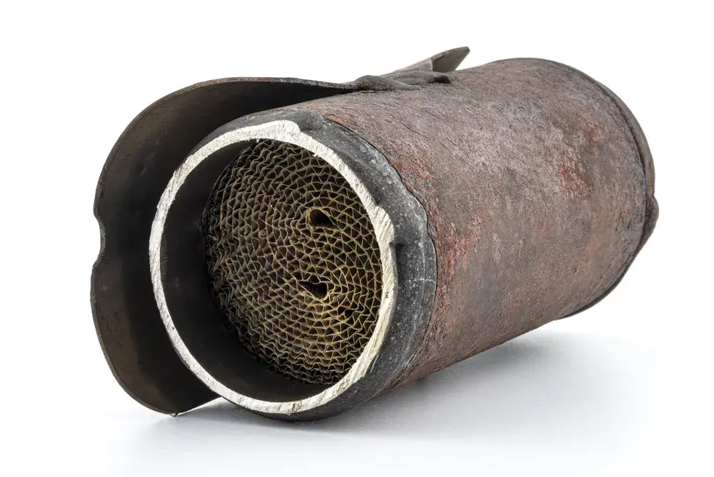Czy po usunięciu DPF auto dymi? Sprawdź skutki i problemy