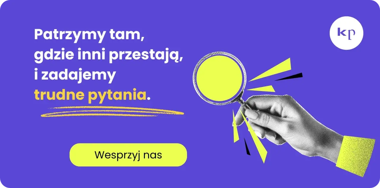 Dłoń z lupą szuka odpowiedzi, odkrywając nową wartość. "Patrzymy tam, gdzie inni przestają, i zadajemy trudne pytania.