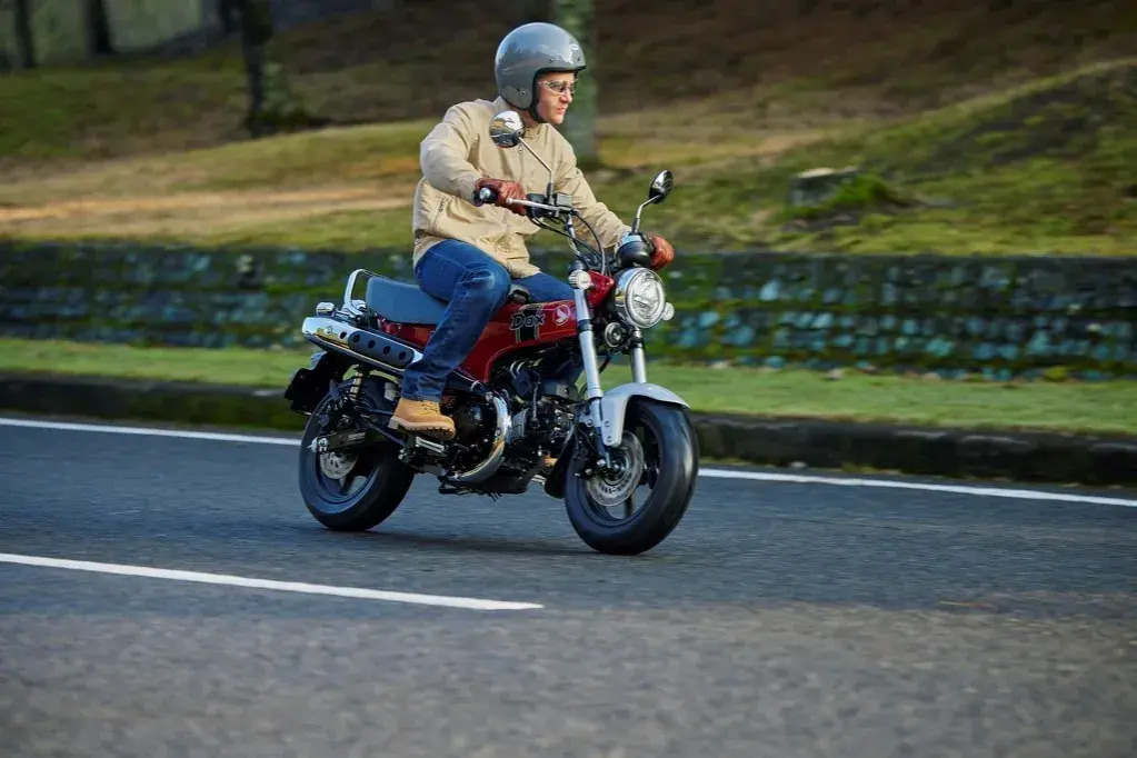 Czy na 50cc trzeba mieć prawo jazdy? Zaskakujące zasady i wyjątki
