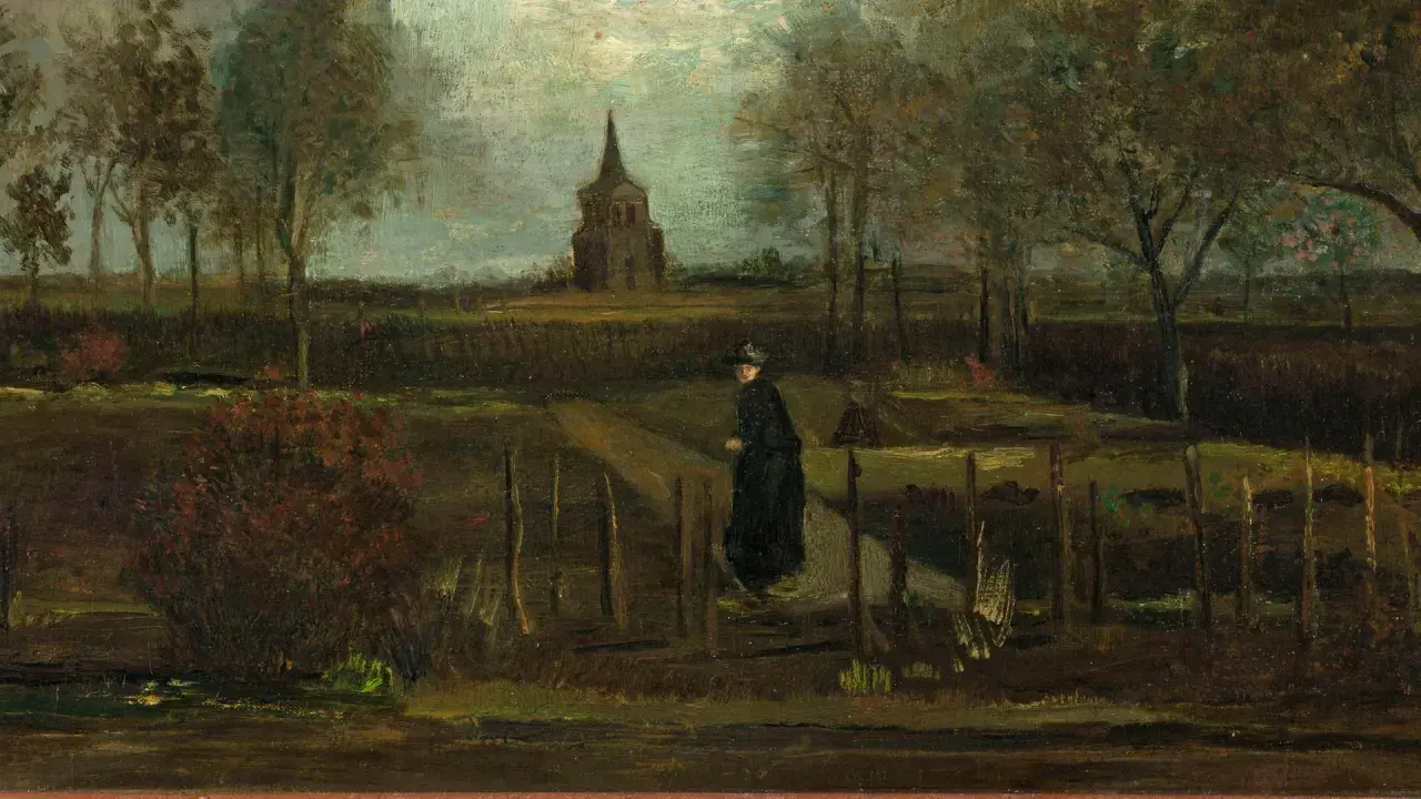 Dunkle, atmosphärische Landschaft mit einer Frau in Schwarz, die einen Weg entlanggeht. Im Hintergrund eine Kirche. Ein Bild, das man sich wünscht, dass es nicht zu den gestohlenen Kunstwerken gehört.