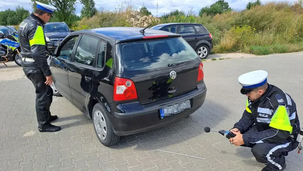 Jak głośny może być wydech w Polsce? Przepisy i normy hałasu