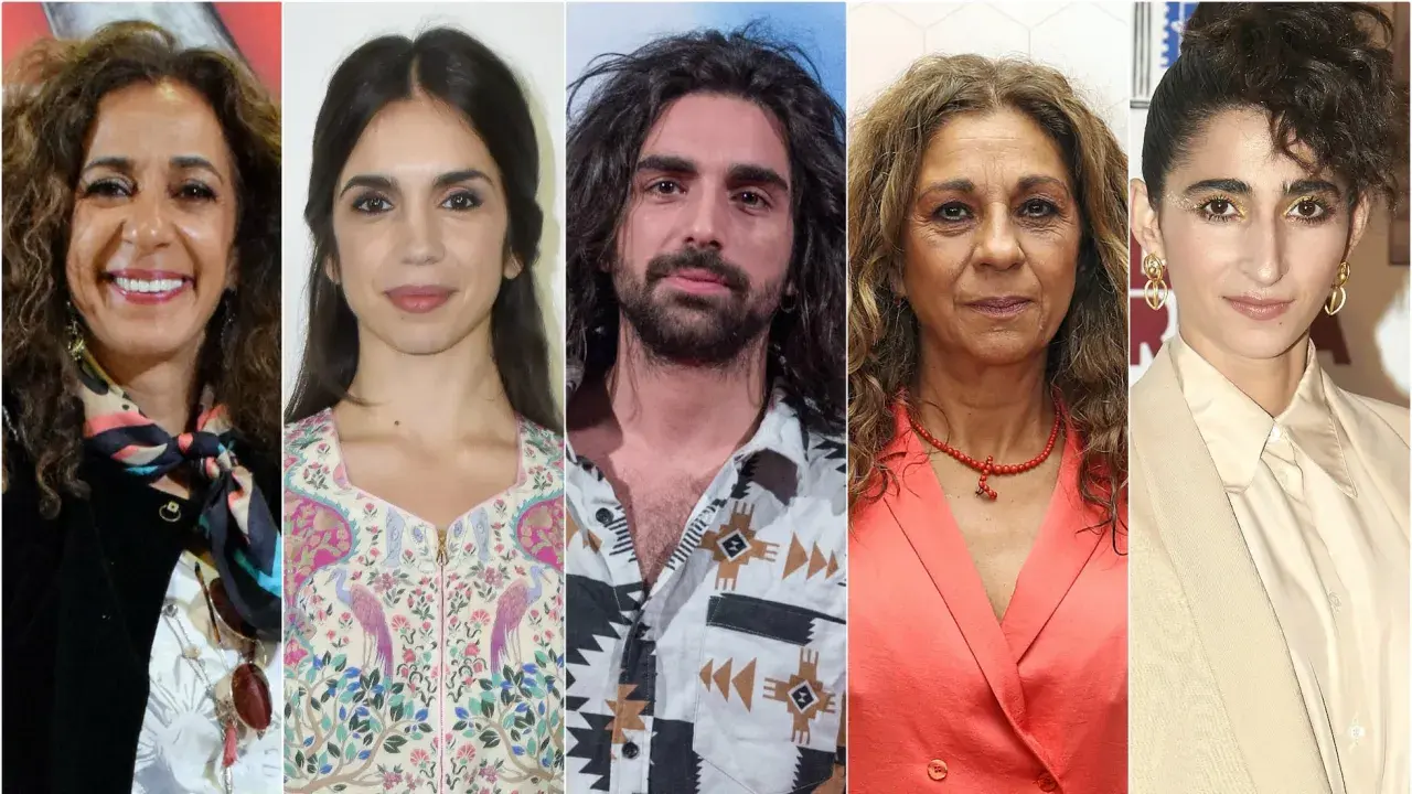 Los hijos de Lola Flores: Lolita, Antonio y Rosario, junto a Elena Furiase y Alba Flores.