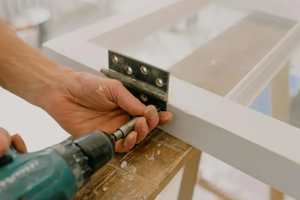 Ile kosztuje składanie mebli IKEA? Sprawdź ceny i ukryte koszty
