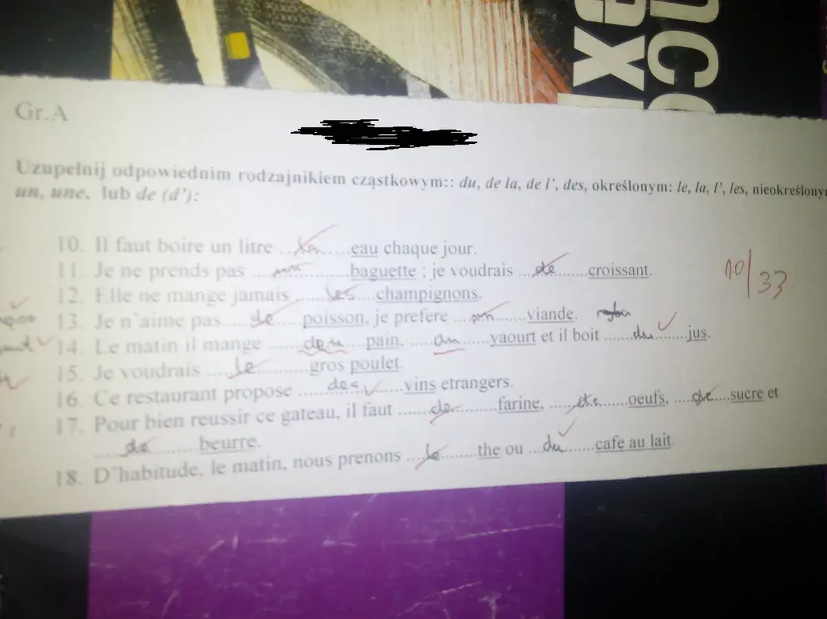 Fragment ćwiczenia z francuskiego z zaznaczonymi odpowiedziami.