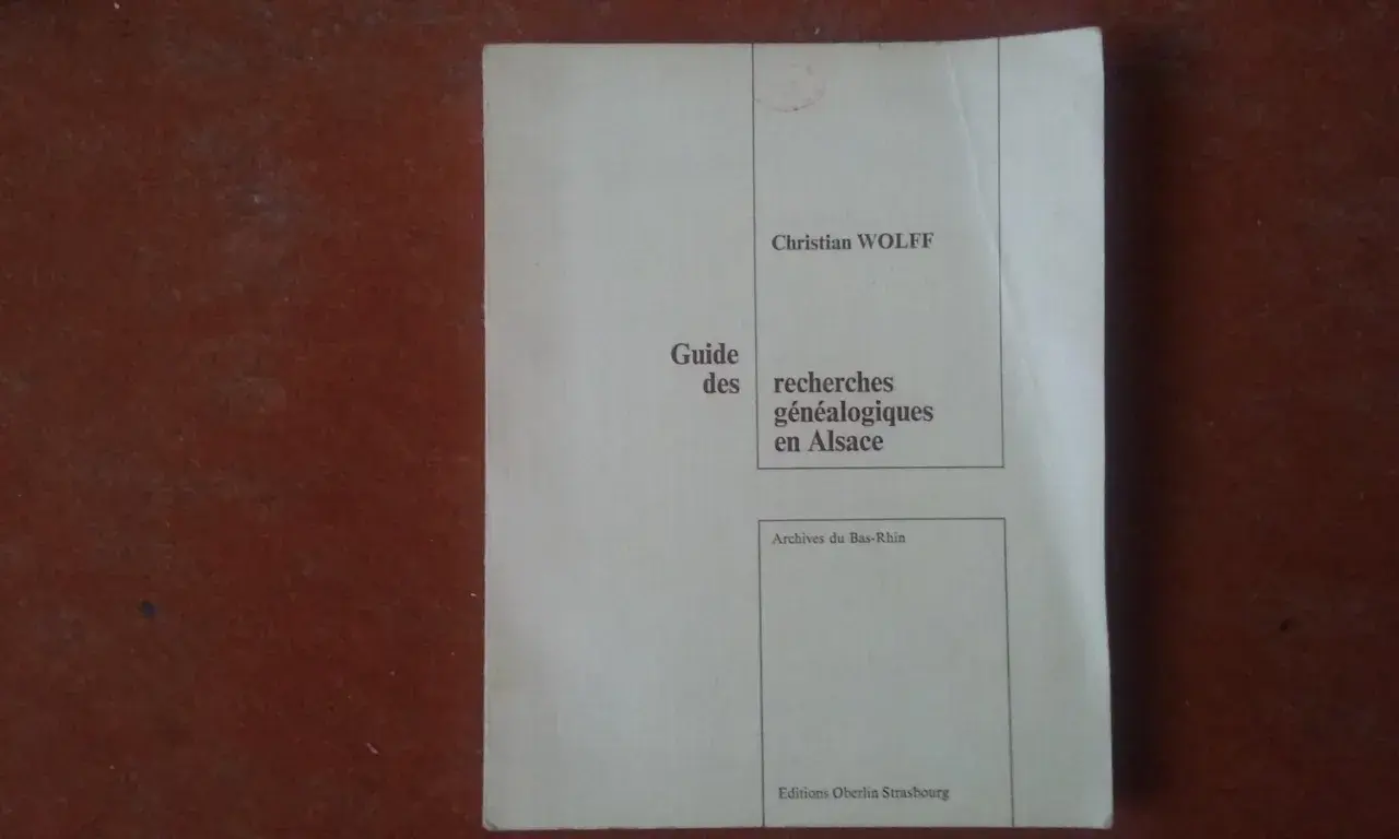 Guide des recherches généalogiques en Alsace par Christian Wolff, un outil précieux pour explorer les archives du Bas-Rhin numérisées.