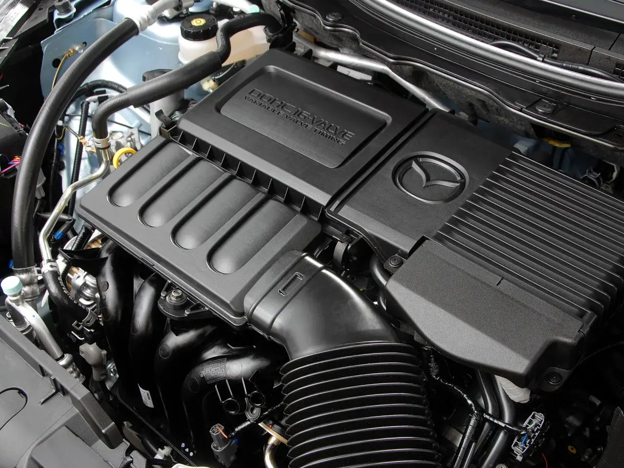 Silnik DOHC 16-Valve z systemem zmiennych faz rozrządu w Mazda 2 2008.