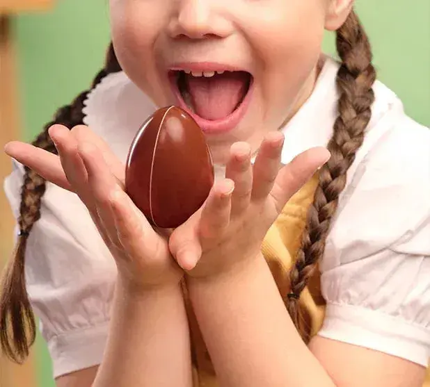 Jak powstaje kinder niespodzianka? Sekrety produkcji i składników
