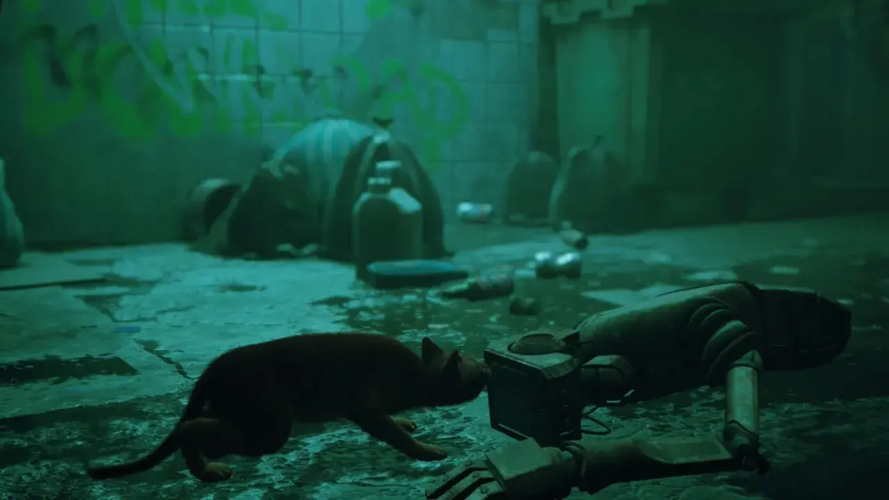 Rudy kot z gry Stray 2 bada porzuconego robota w mrocznym zaułku.
