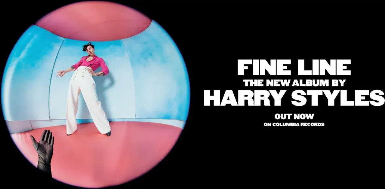 Harry Styles w różowej koszuli i białych spodniach, jakby chciał powiedzieć "adore you". Album "Fine Line" już dostępny.