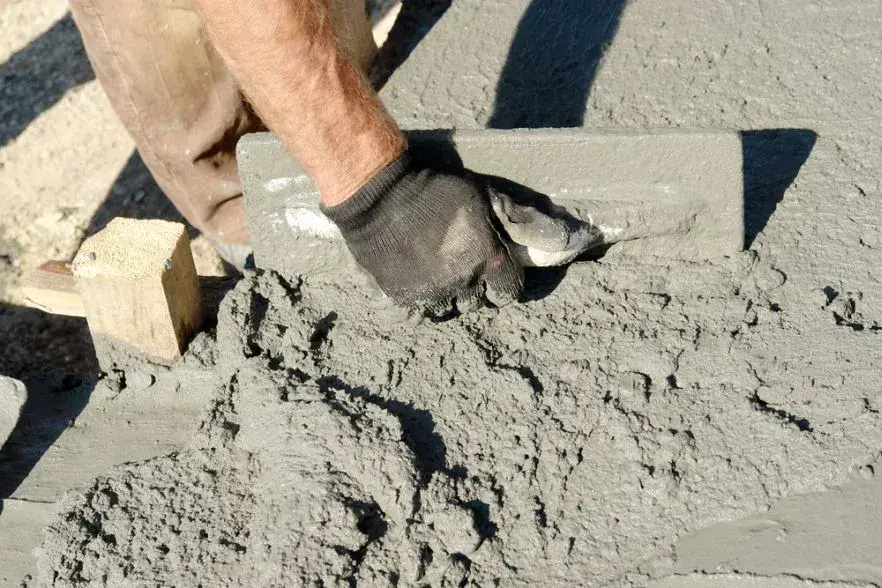 Jak się robi cement? Kroki produkcji, surowce i wpływ na środowisko