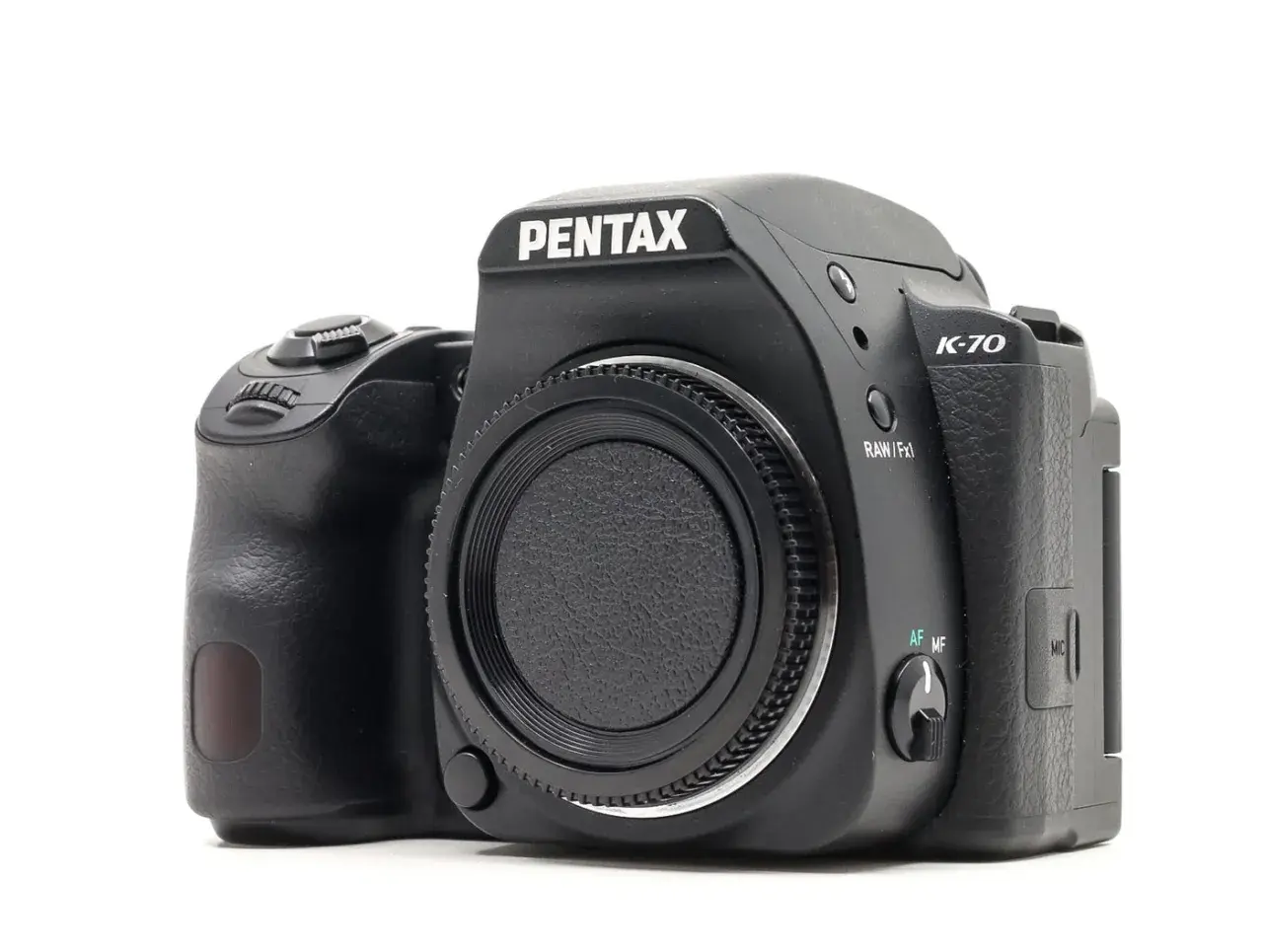 Pentax K-70 nera, pronta per la tua prossima avventura fotografica. Una recensione completa ne svela le potenzialità.