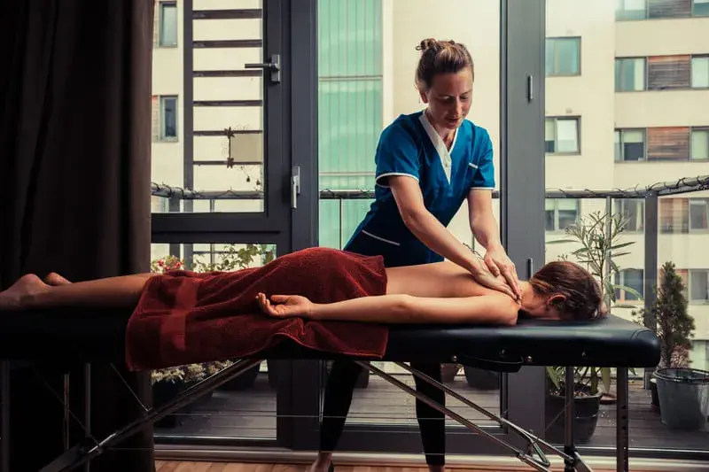 Jak się zwracać do fizjoterapeuty, by zbudować profesjonalny kontakt