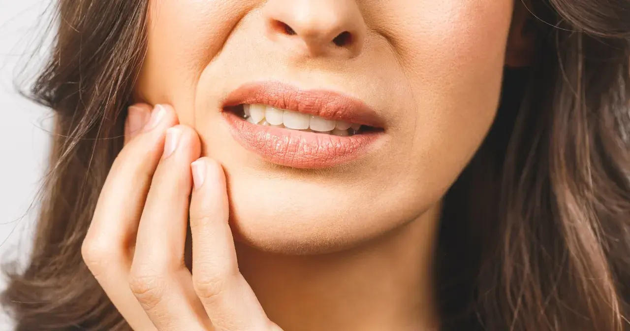 Ból dziąseł: Szybka ulga, przyczyny i kiedy iść do dentysty