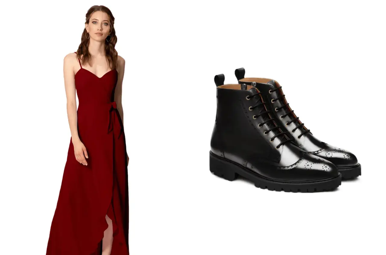 Une femme porte une robe bordeaux fendue. À côté, une paire de bottines noires vernies à lacets. Quelles bottines avec une robe ?