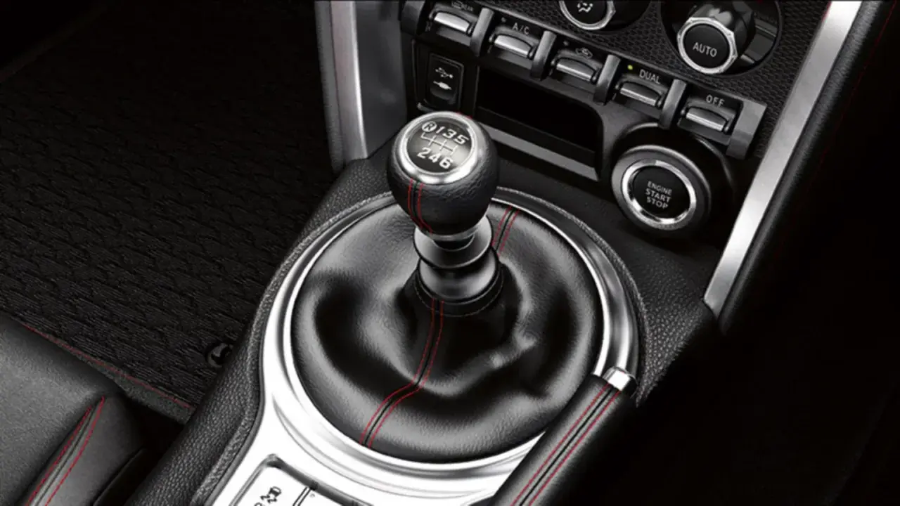Jak zmieniać biegi w motorze? Poprawna Technika Zmiany Biegów