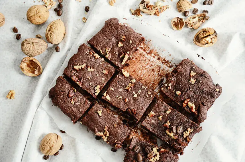 Jak zrobić mało kaloryczne brownie: przepis na fit deser bez wyrzeczeń