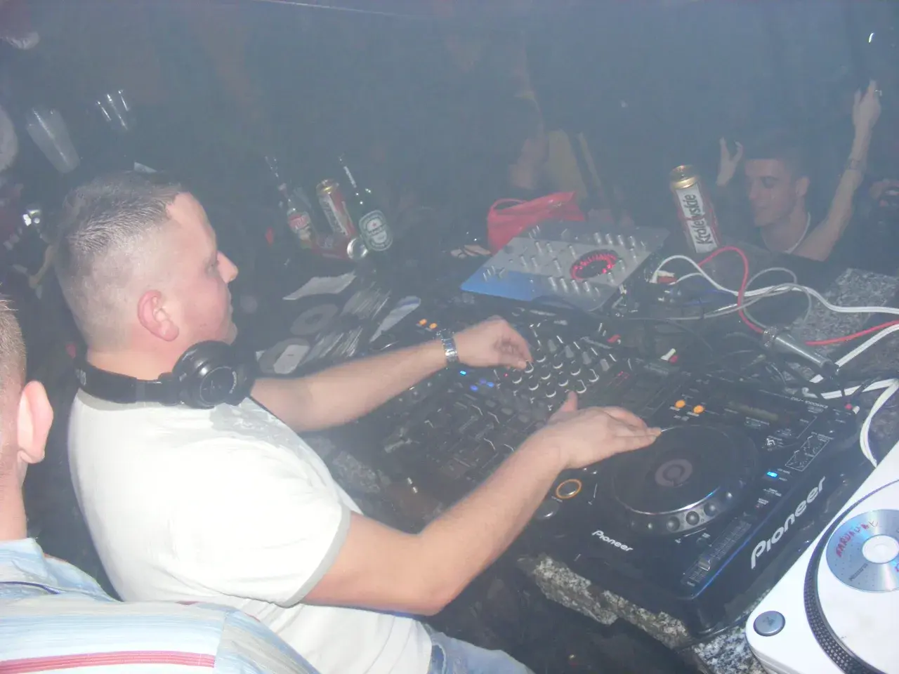 DJ Hazel: Ile kosztuje występ? Poznaj ceny i uniknij pułapek
