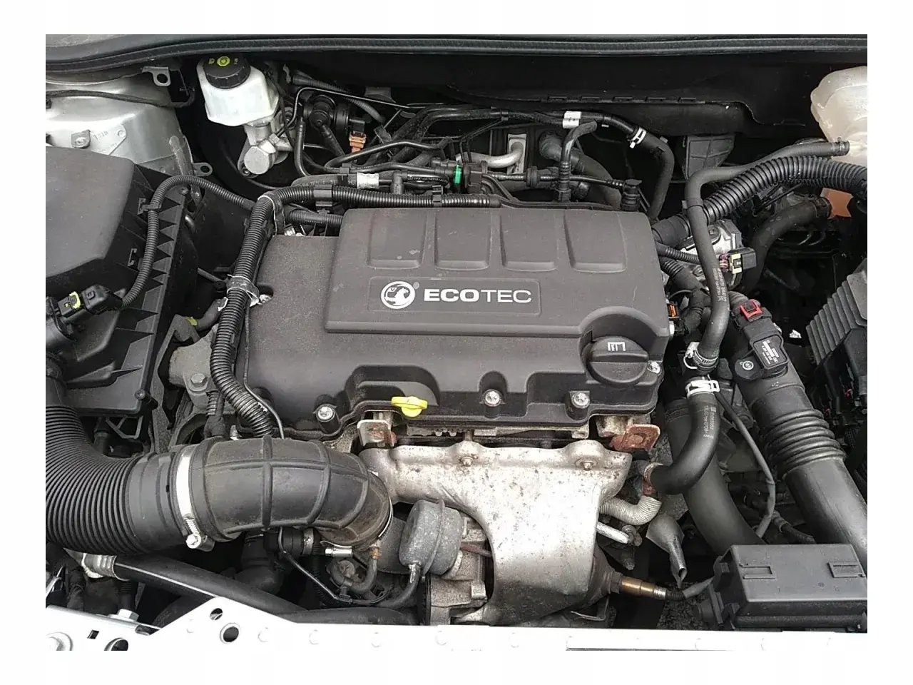 Silnik Opel Mokka 1.4 Turbo z napisem ECOTEC.