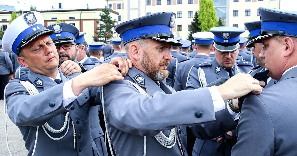 Jaki stopień ma policjant po studiach? Oto, co musisz wiedzieć