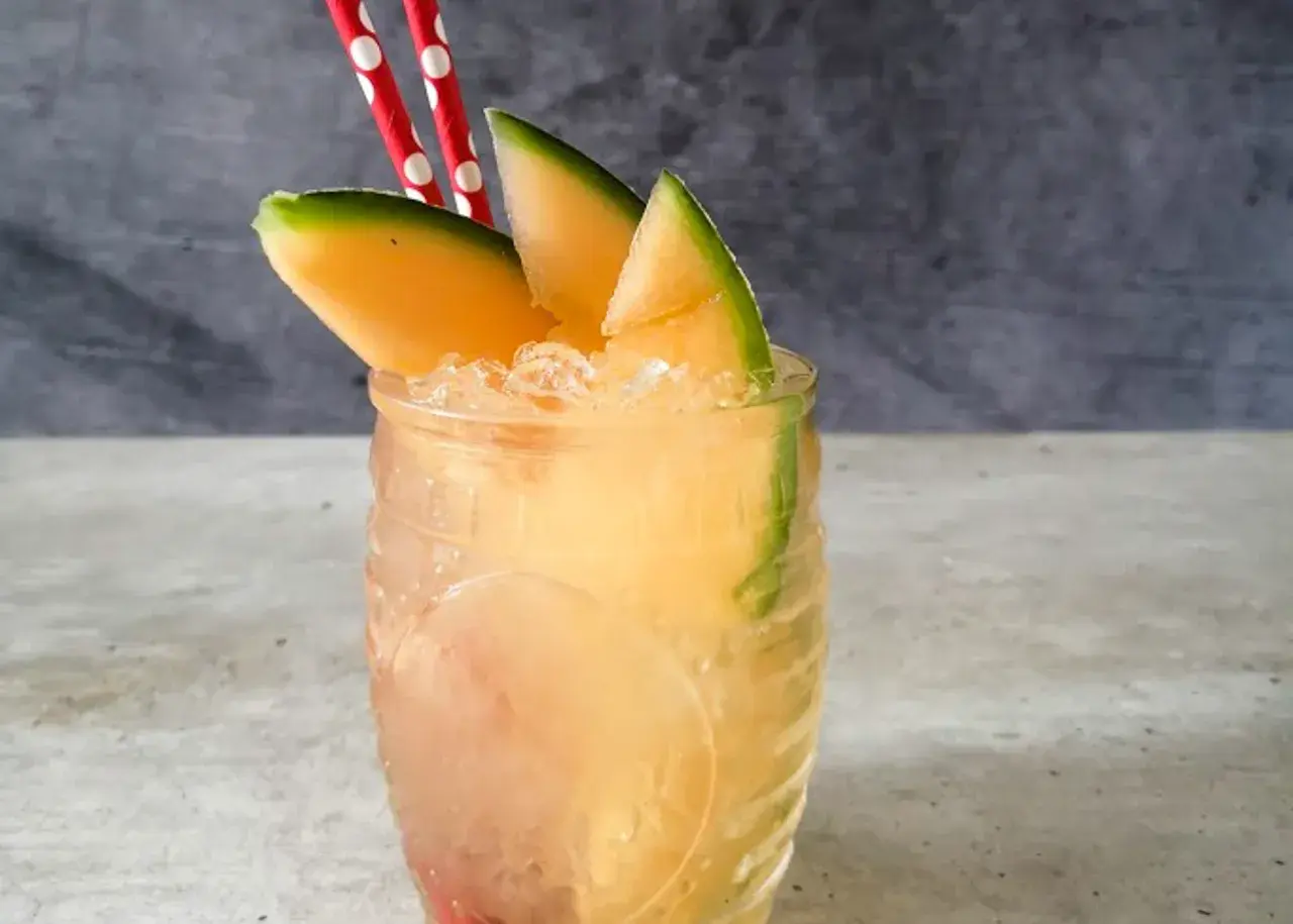 Mango drinki: 5 min, 2 składniki! Przepisy na udaną imprezę
