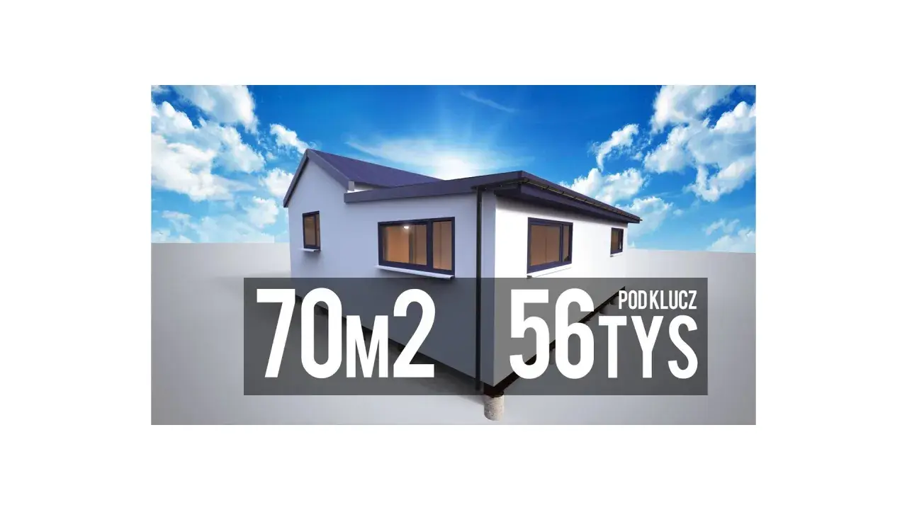 Nowoczesny dom 70m2 pod klucz. Biała bryła z ciemnymi oknami i dachem, na tle błękitnego nieba z chmurami.