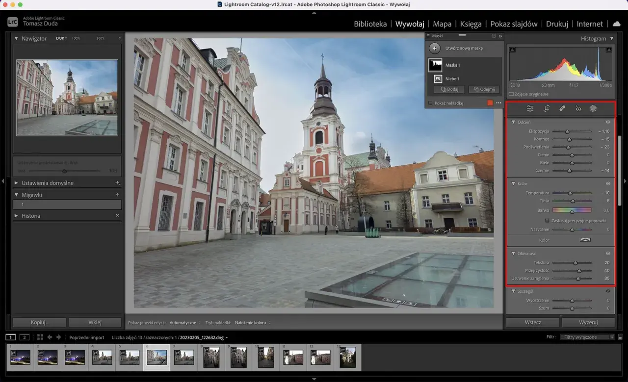 Edycja zdjęcia w programie **nx studio po polsku**. Widok interfejsu programu Adobe Lightroom Classic z panelami edycji i podglądem zdjęcia zabytkowej kamienicy.