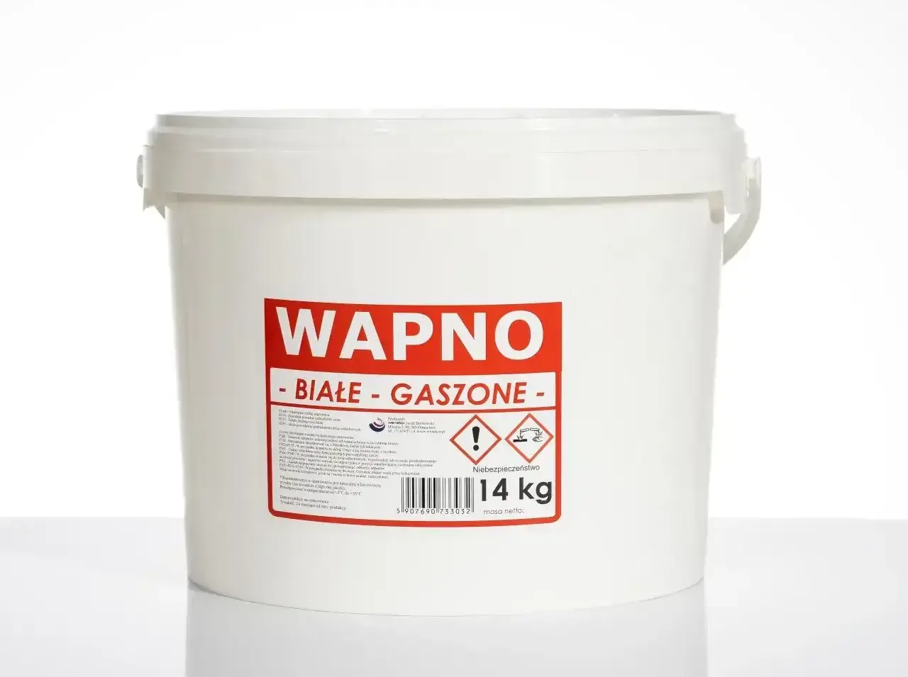 Białe wapno budowlane w wiadrze 14 kg. Produkt do prac remontowych i budowlanych.