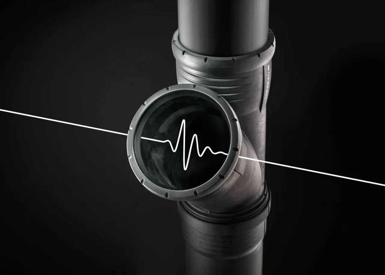 Un tubo di scarico con un'onda sonora bianca all'interno, che illustra perché lo scarico del bagno fa rumore.