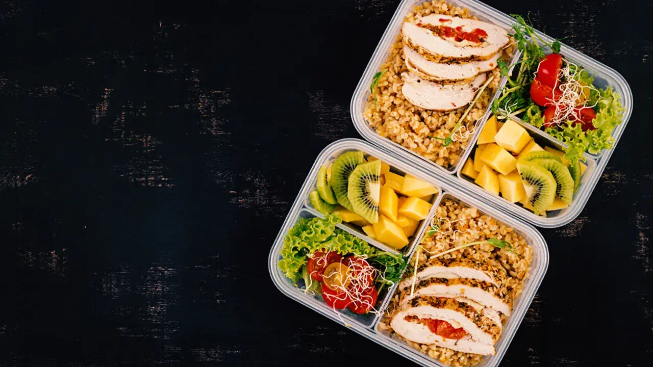 Jedz catering jak ekspert: Dieta pudełkowa i savoir-vivre