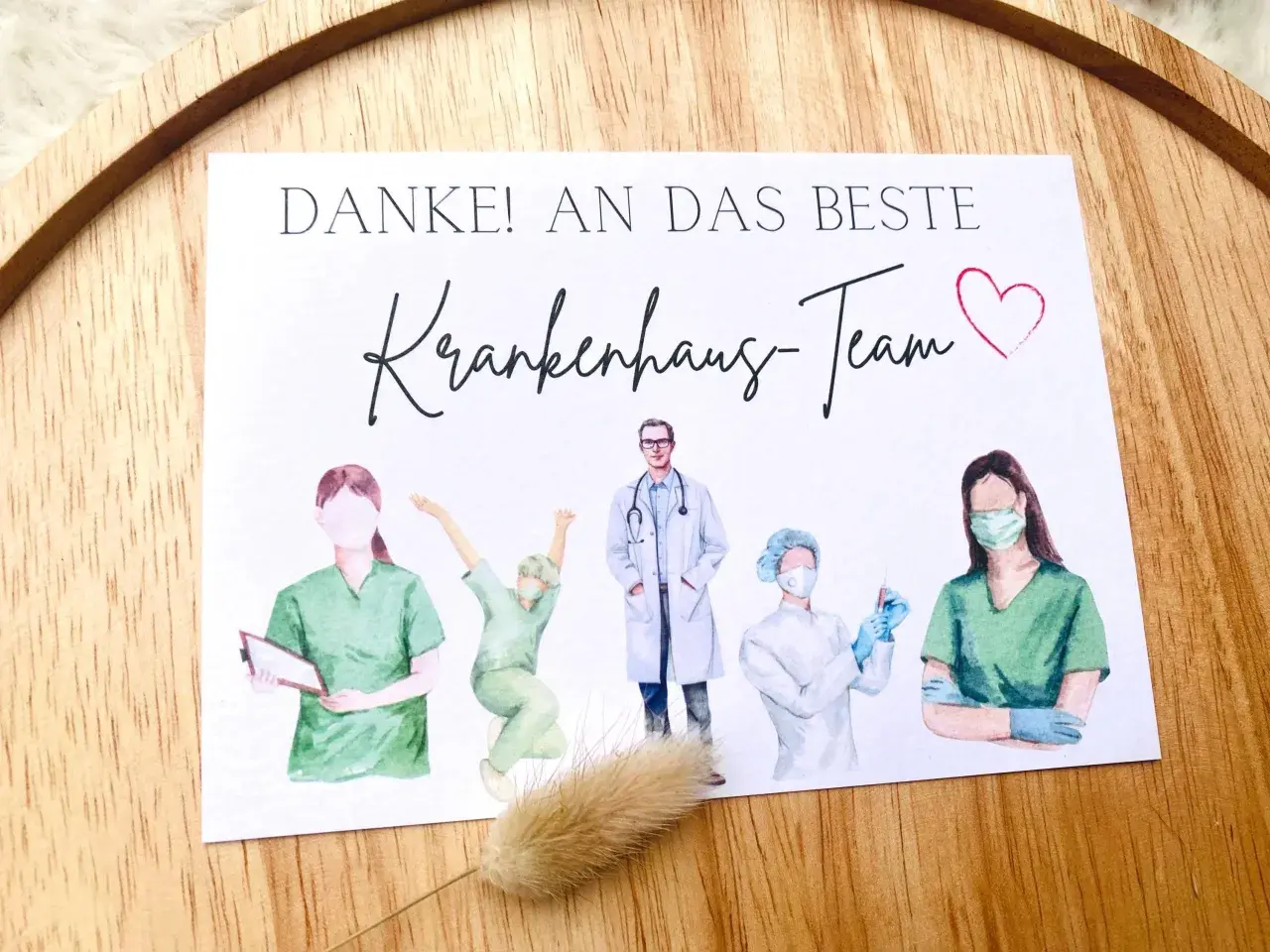 Danke an das beste Krankenhaus-Team! Eine Karte mit Illustrationen von medizinischem Personal und der Aufschrift "Danke! An das beste Krankenhaus-Team".