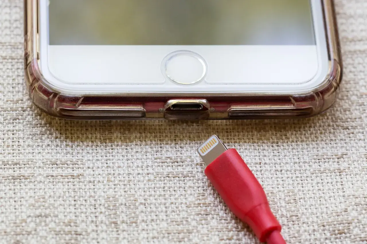 Jaki kabel do iPhone 11? Wybierz najlepszy kabel do ładowania i danych