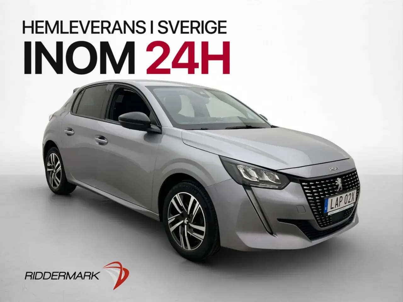 En silverfärgad begagnad Peugeot 208 står redo för hemleverans inom 24 timmar i Sverige.