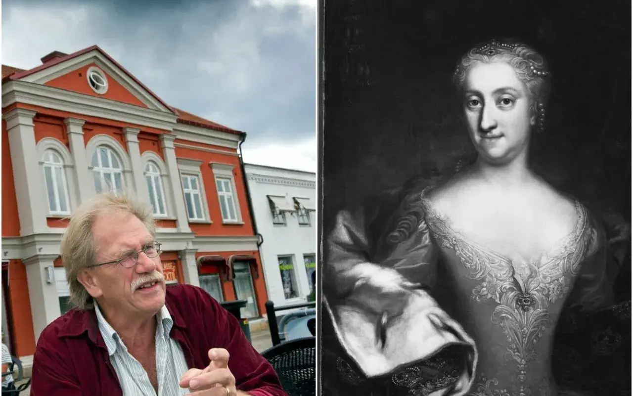 Man framför röd byggnad, bredvid porträtt av Ulrika Eleonora.