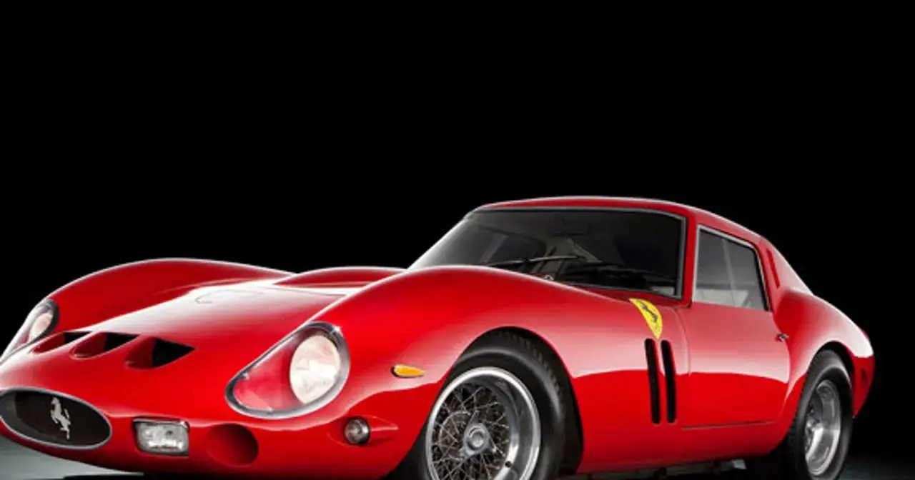 Ikoniczny czerwony Ferrari 250 GTO z lat 60. na czarnym tle.