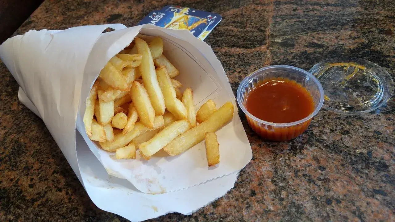 Frytki belgijskie co to? Odkryj ich smak i sekrety przygotowania