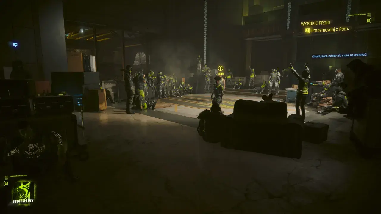 Wysokie progi cyberpunk: grupa ludzi w neonowych strojach czeka na rozmowę z Paco.