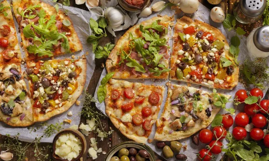 Dodatki do pizzy: Klasyki i zaskakujące połączenia na Twój stół